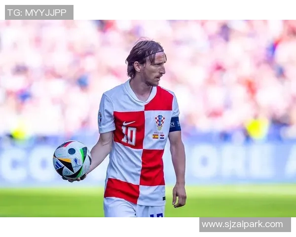 小鹰足球明星背后的故事与成就揭秘，谁是最闪耀的球场之星